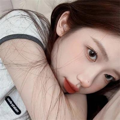 黑料网站 - 某男演员深夜出入女网红住所，被拍全程